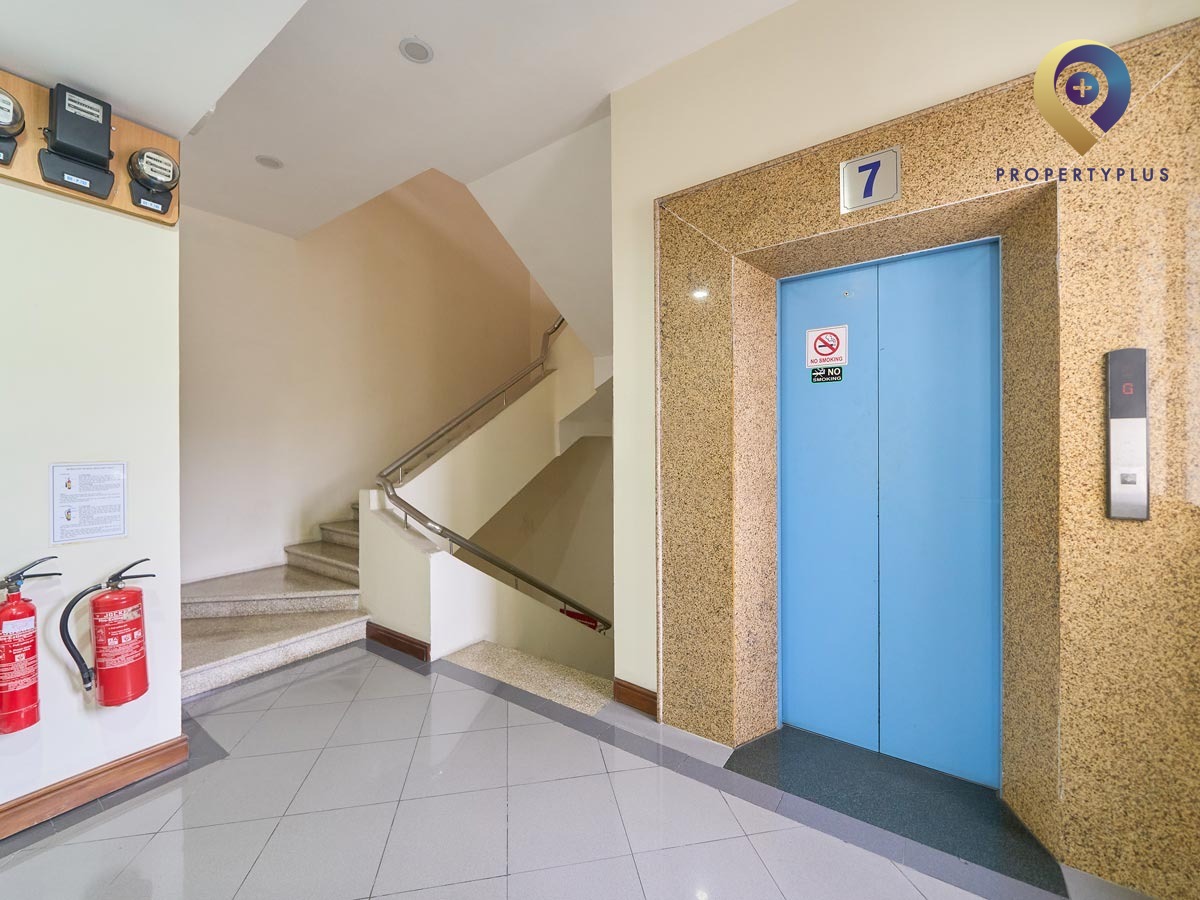 Elevator with modern design and safety features at Thong-Tan-Xa-Viet-Nam building